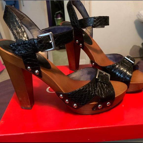 Guess Brand Sandals - Picture 5 of 5